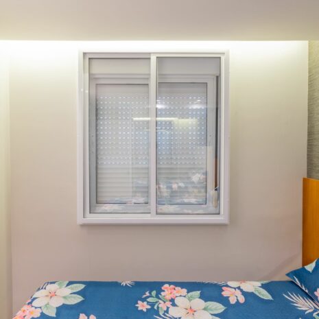 janela-antiruido-dr-silencio-2023 (17) Uma janela antirruído pode ser uma grande aliada na criação de um ambiente ideal para dormir.